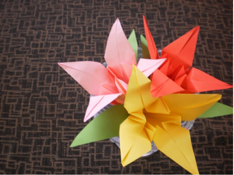 Cómo hacer un lilio de papel paso a paso